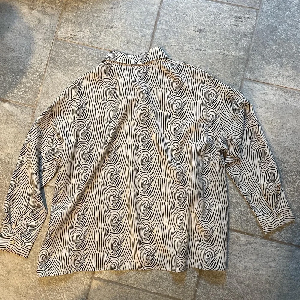 pattern button up - Picture 2 of 2